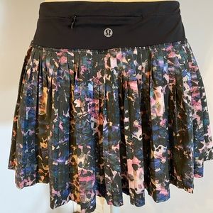 Lululemon pleated multicolor print tennis skort